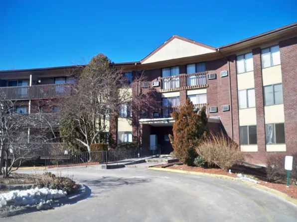 2304 Cromwell Hills Dr, Cromwell, CT 06416