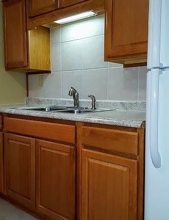 4th image of 2319 Auburn St APT 1W