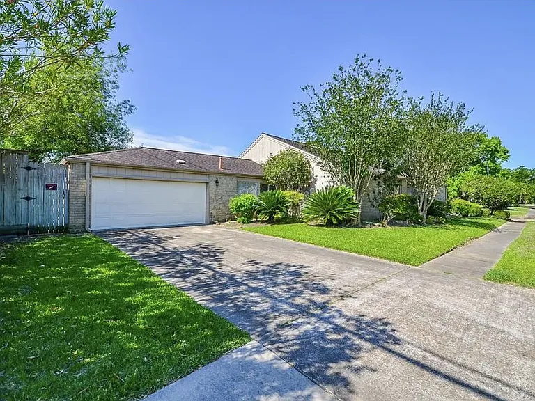 1803 Keatley Dr — Photo 3