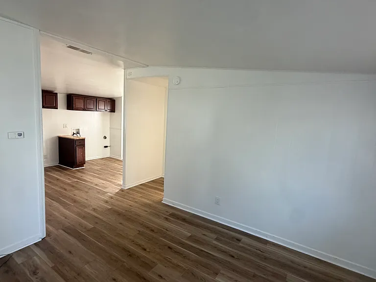 555 Dearborn Ave — Photo 12