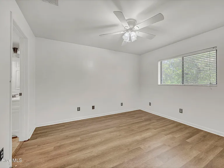 4403 Holly Tree Rd — Photo 17