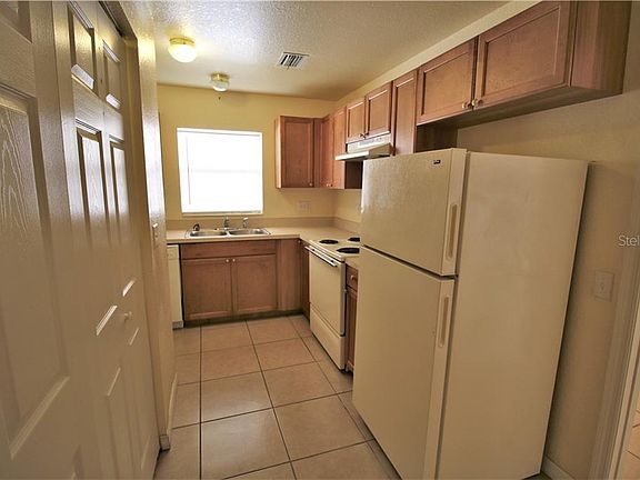 3rd image of 976 22nd Ave S APT 117