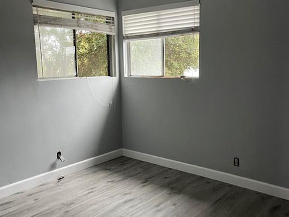 5th image of 11910 Garfield Ave #D