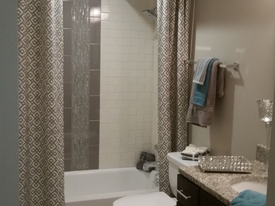 2nd image of 1019 Everett Ave APT 11