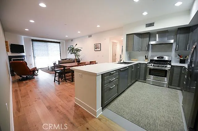 3 bed, 1500 sqft, $3,950 — Photo 1