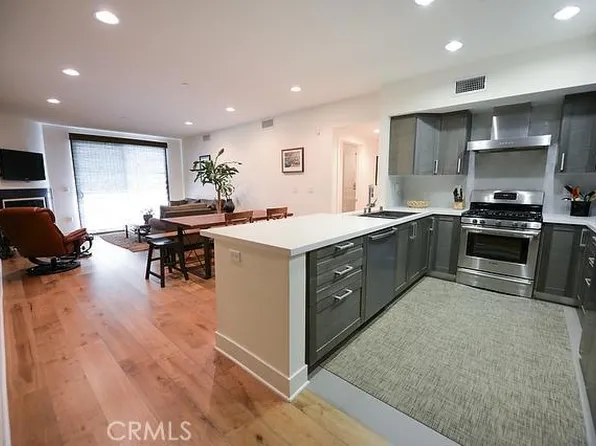 7133 Hawthorn Ave, Los Angeles, CA