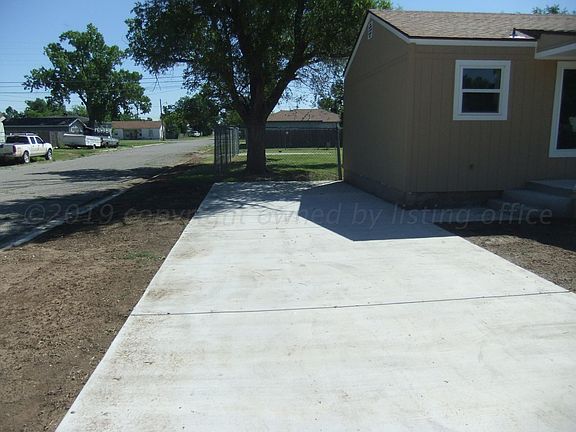 3rd image of 620 Deane Dr