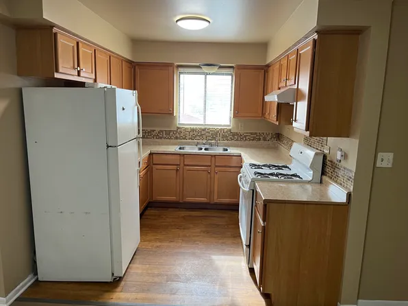 7718 Wildwood Ct, Darien, IL 60561