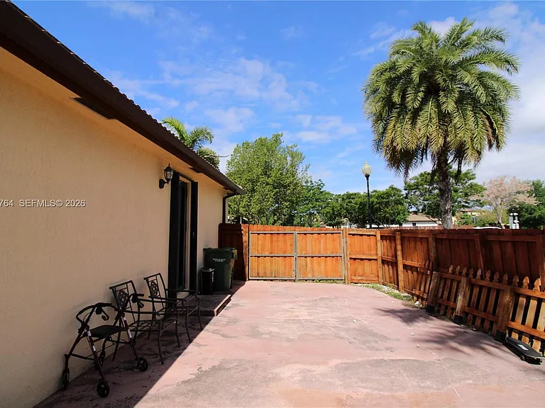3698 SE 2nd Dr — Photo 71