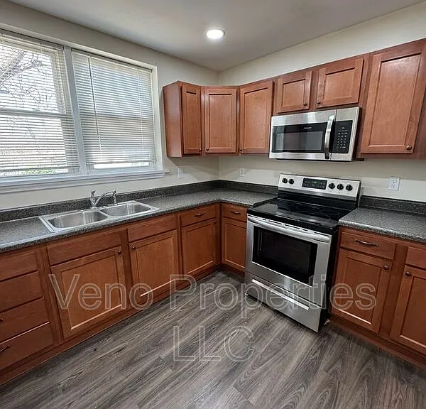 219 Spring Ave #1 — Photo 2