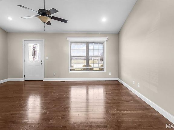 2nd image of 420 Pioneer Orchard Rd