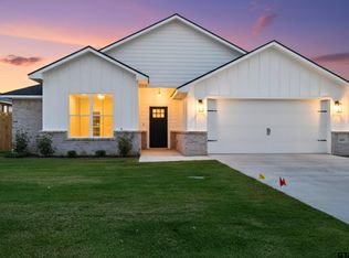 16513 Crossing Cir, Lindale, TX 75771