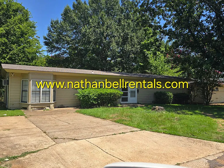 683 25th St SE — Photo 1