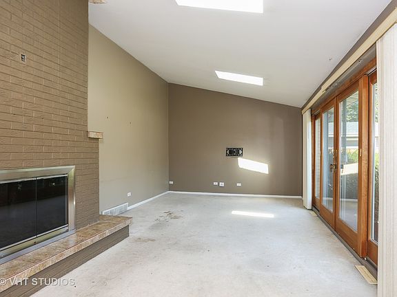 2nd image of 838 S Villa Ave