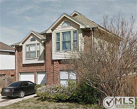 2nd image of 909 Ashmount Ln