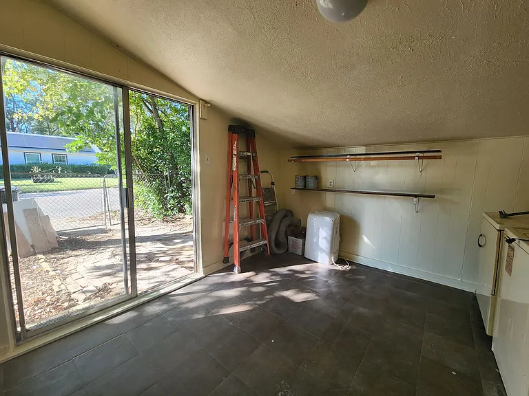 1516 Lindsey St — Photo 19
