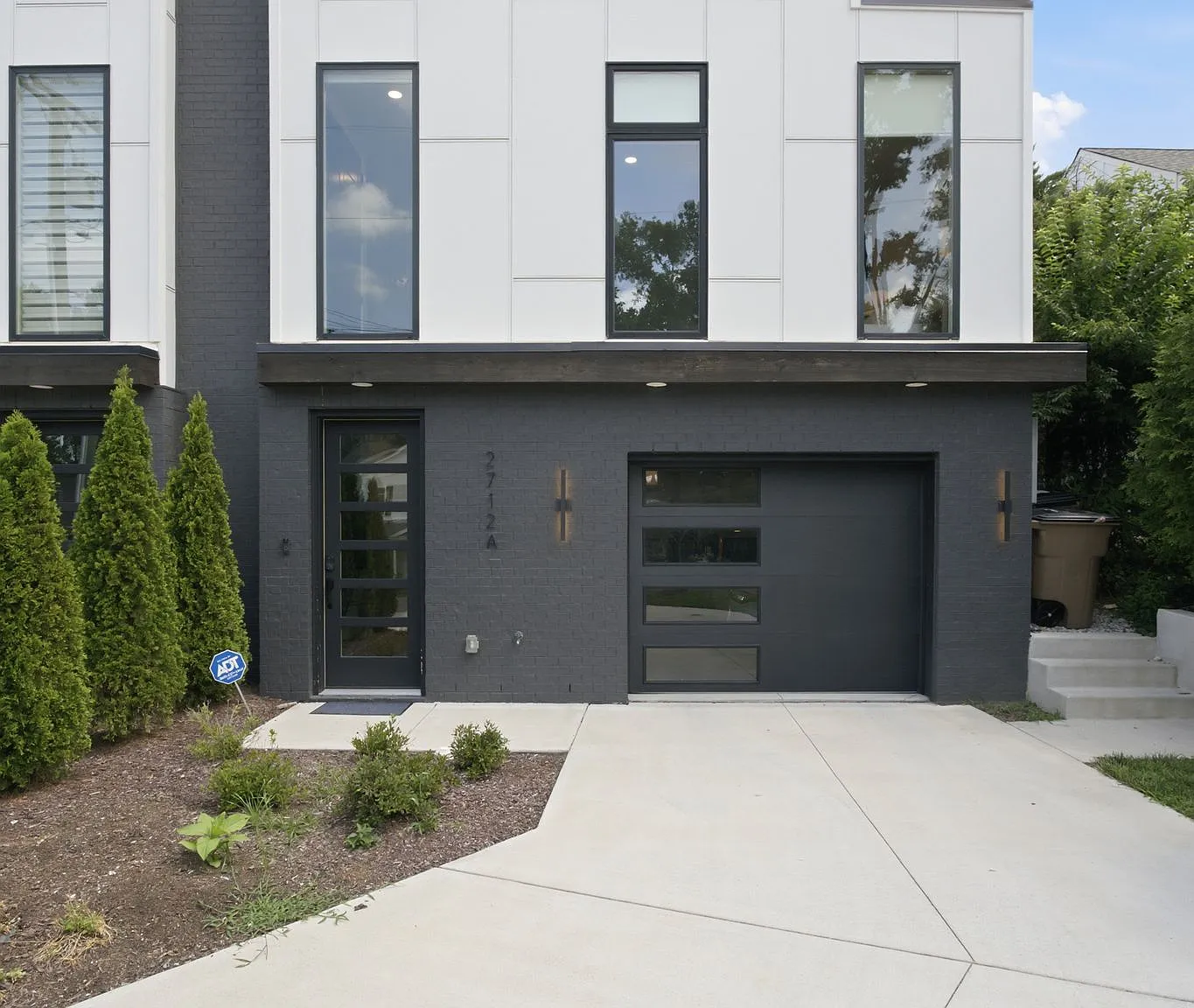 3 bed, 2685 sqft, $6,995 — Photo 2