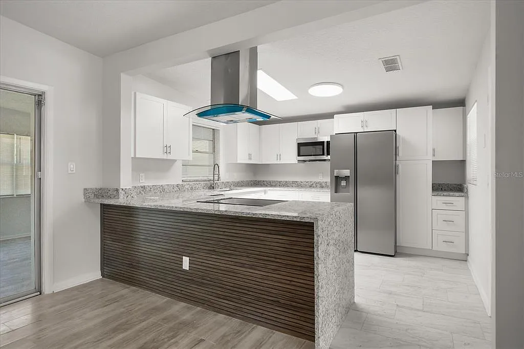 4 bed, 2.0 bath, 1627 sqft, $2,500 — Photo 4