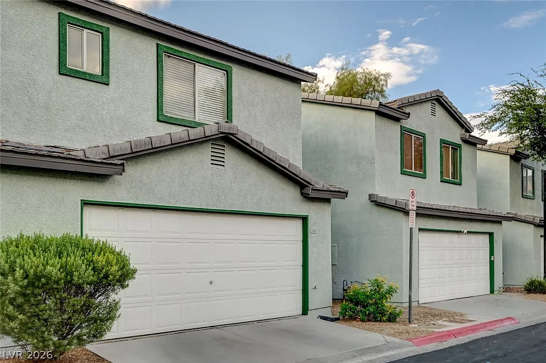 3 bed, 2.5 bath, 1265 sqft, $1,800 — Photo 3