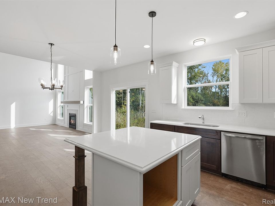 24488 Pembrooke Dr, photo 16