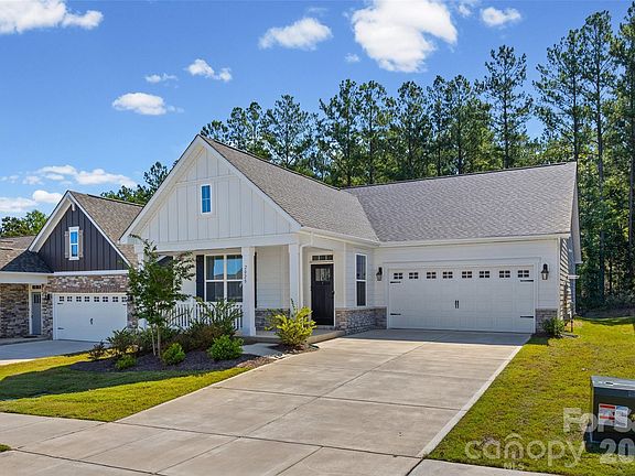 3rd image of 2028 Skyhawk Dr