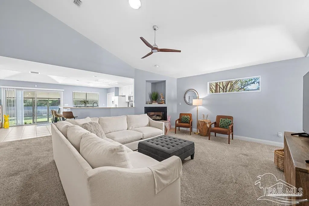 3 bed, 2191 sqft, $2,795 — Photo 3
