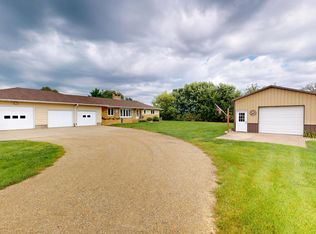 23096 Bluegrass Rd, Albert Lea, MN 56007