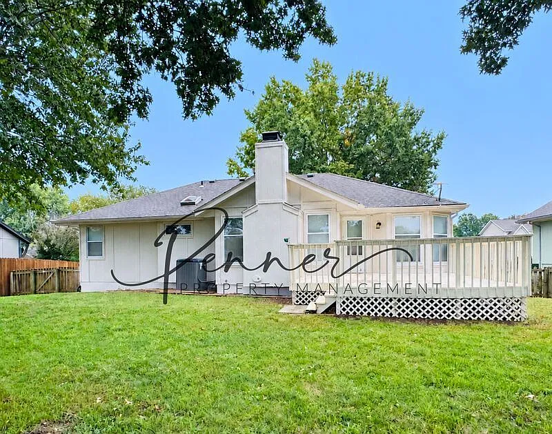 3 bed, 3.0 bath, 2923 sqft, $2,550 — Photo 2