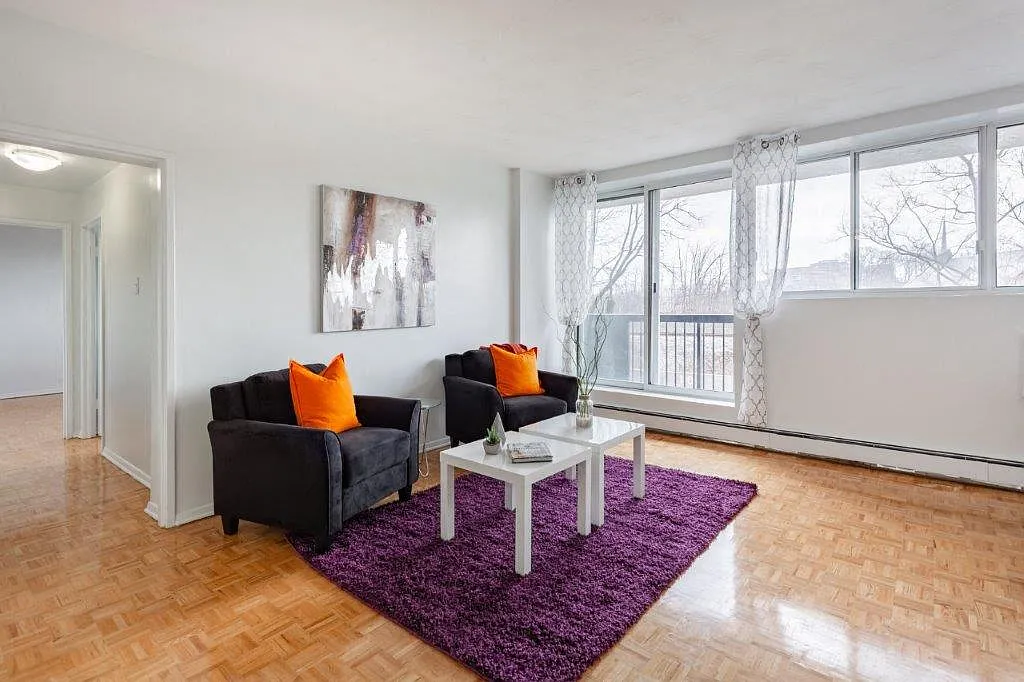 Kingsview Apartments — Photo 2