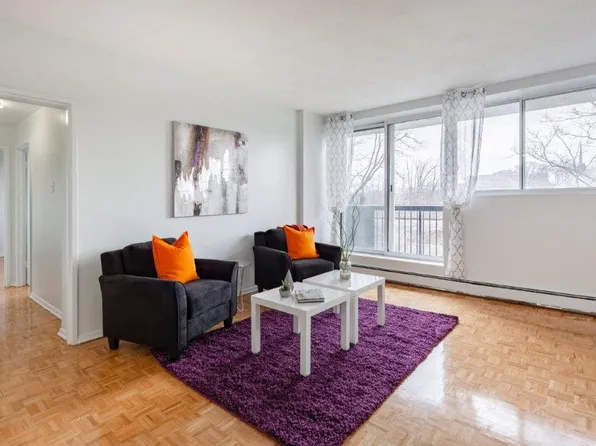 1725 Frobisher Ln #203, Ottawa, ON K1G 0E6