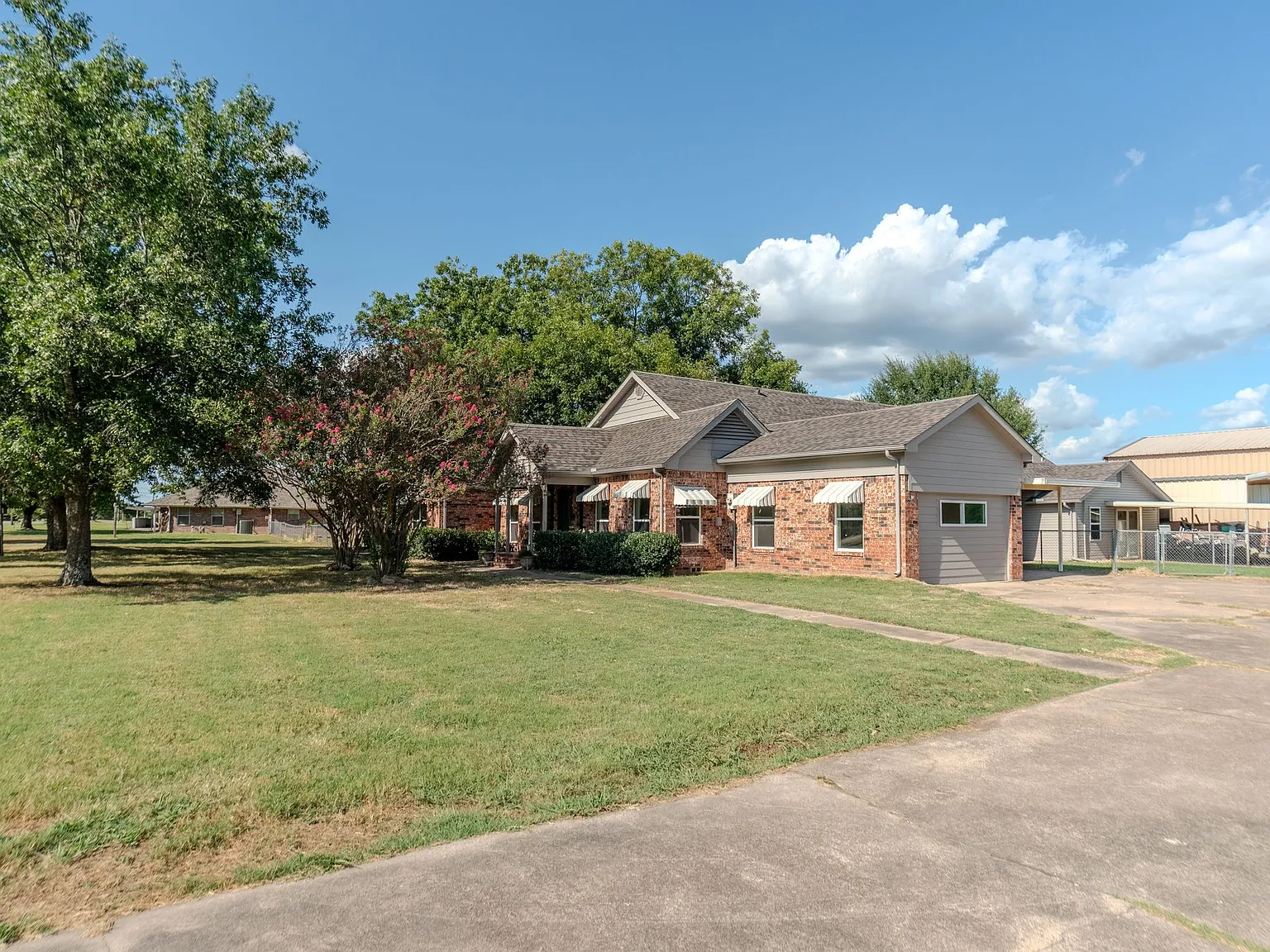 3 bed, 2177 sqft, $2,200 — Photo 2