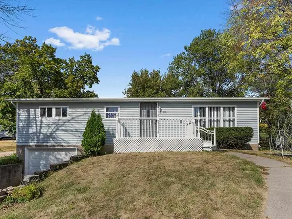 808 8th St, Wellman, IA 52356