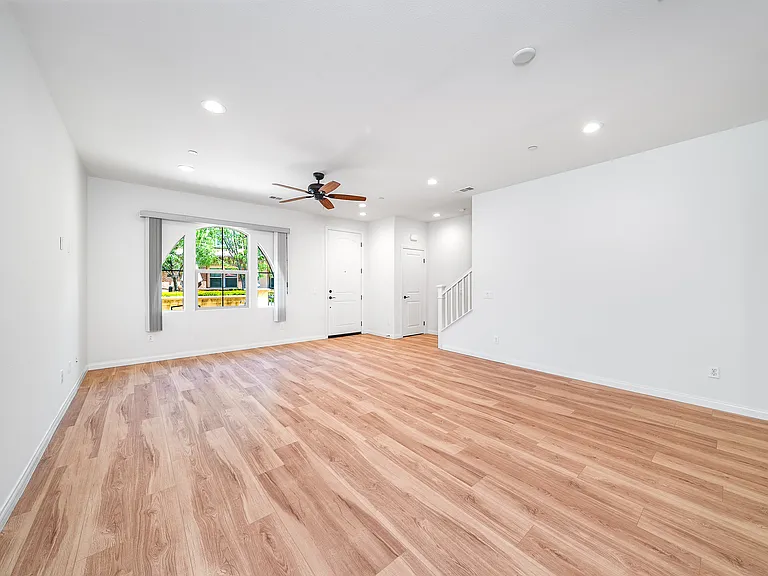 2533 Almeria Ln — Photo 19