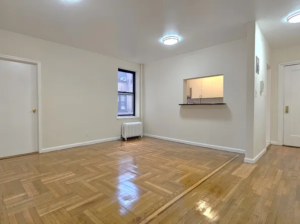 536 Ft Washington Avenue image 2 of 10