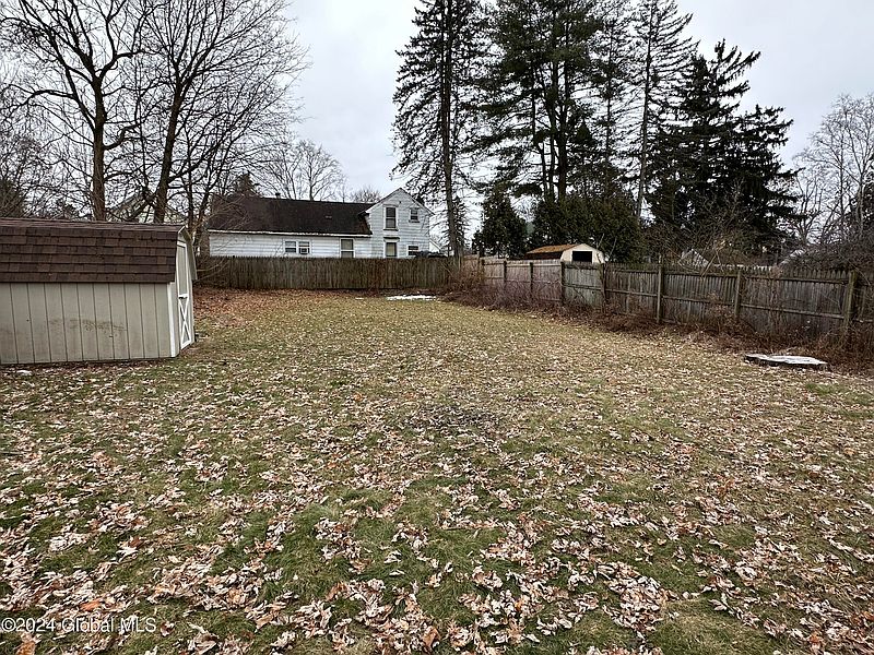 4th image of 15 Douglas Avenue