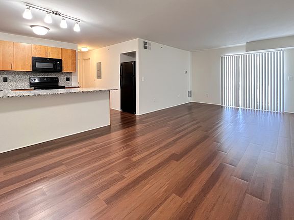 Huge Open Kitchen Dinning Living Concept!