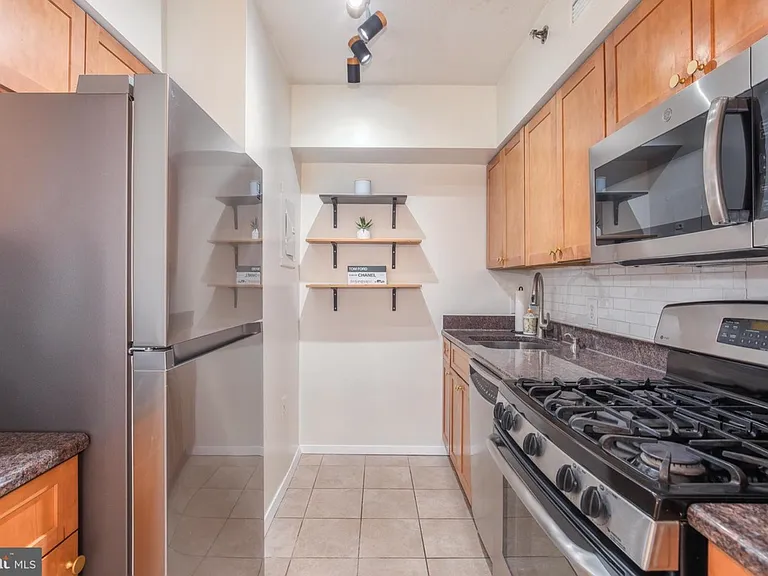 4801 Fairmont Ave #411 — Photo 20