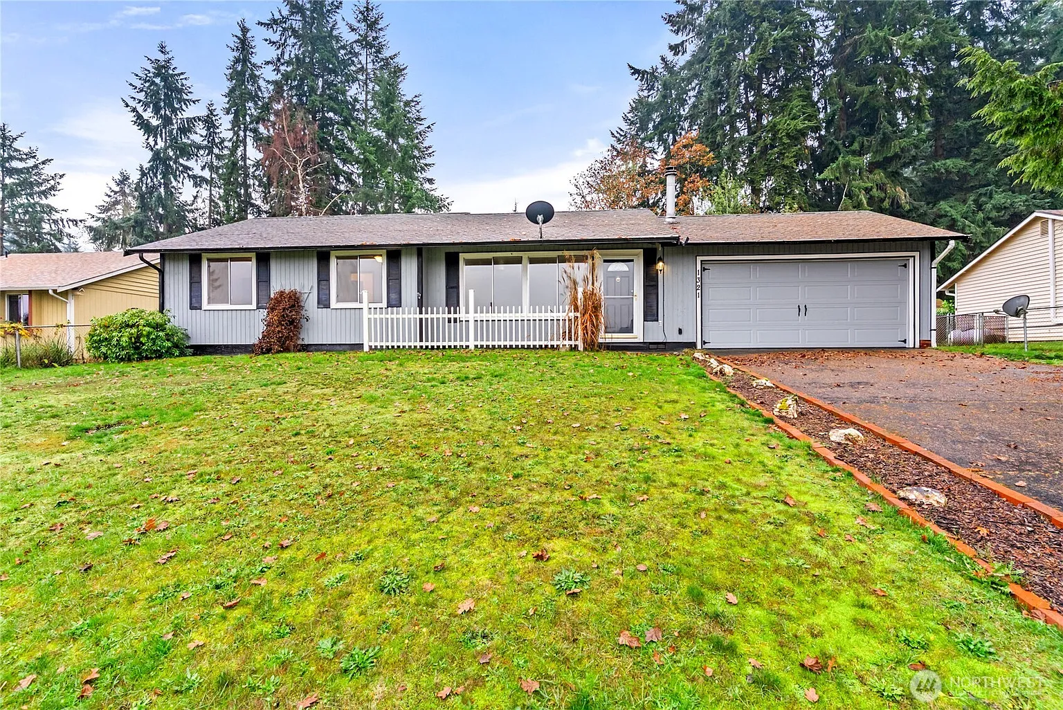 1321 Clover Loop SE photo 1