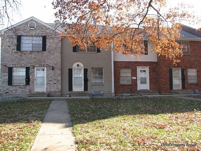 Front Exterior Row