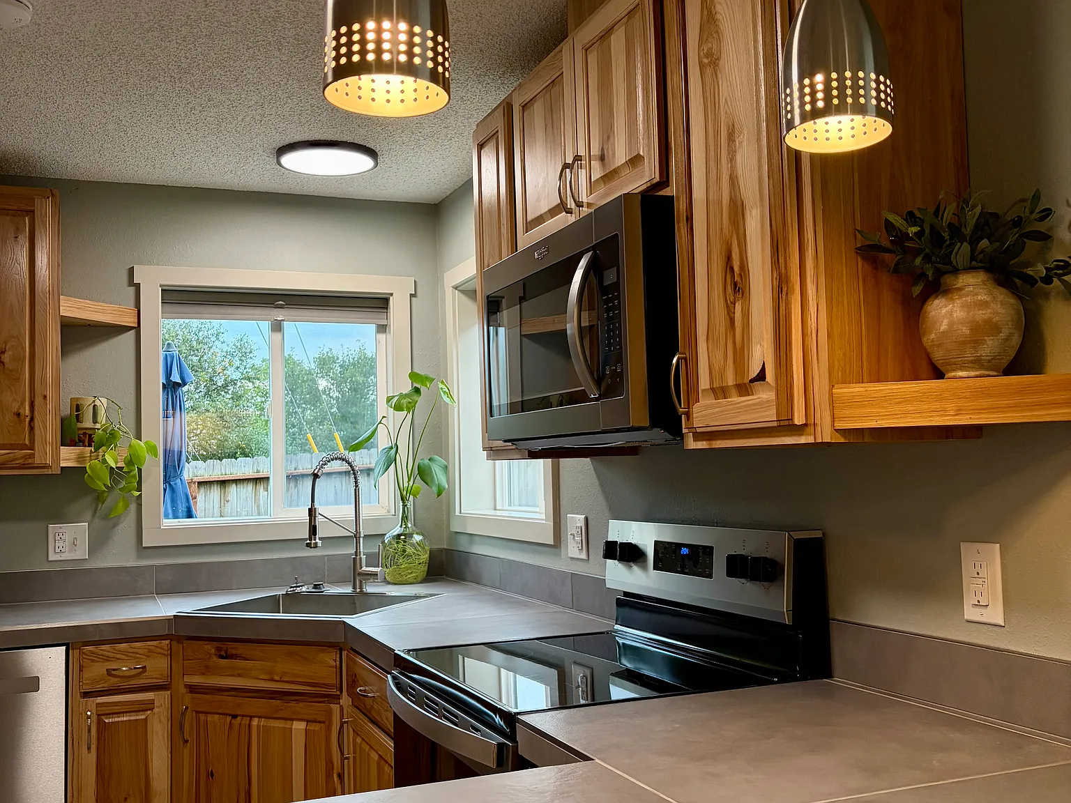 2 bed, 1100 sqft, $2,150 — Photo 4