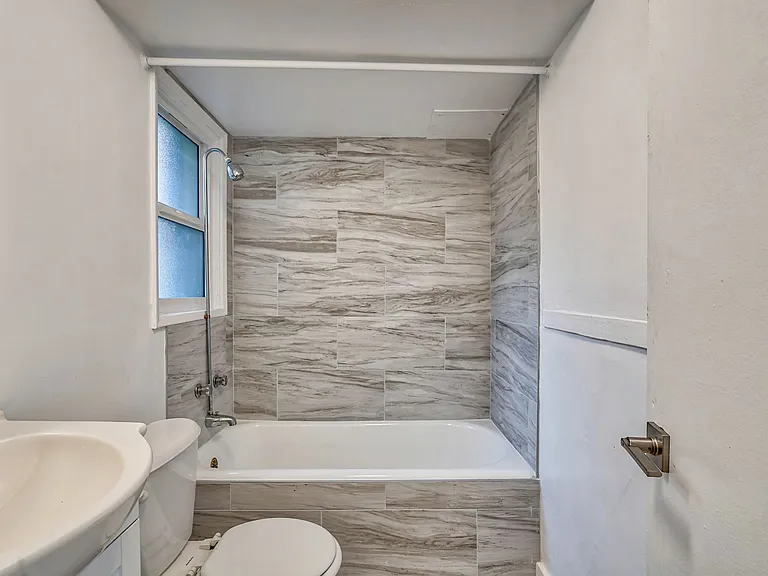 Winona Apartments! — Photo 10