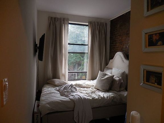 3rd image of 42 W 94th St APT 3A