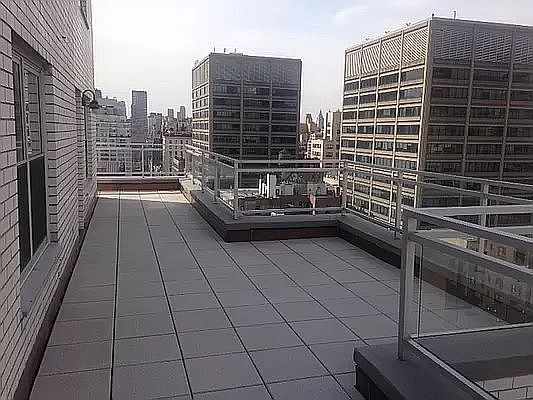 4th image of 165 E 65th St #18B