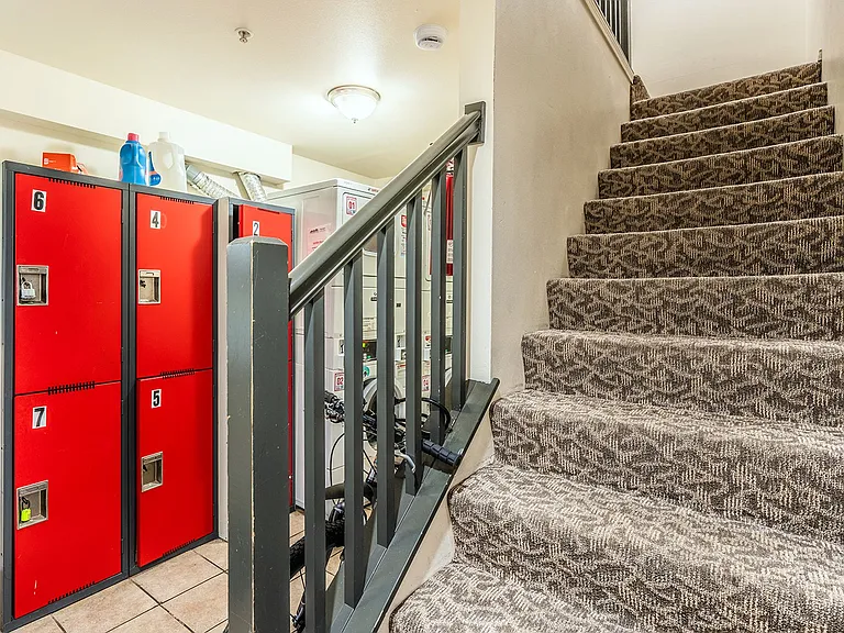 Videre - Courtyard Studios on Cap Hill! — Photo 16