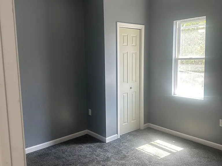 1027 Salter Way — Photo 3