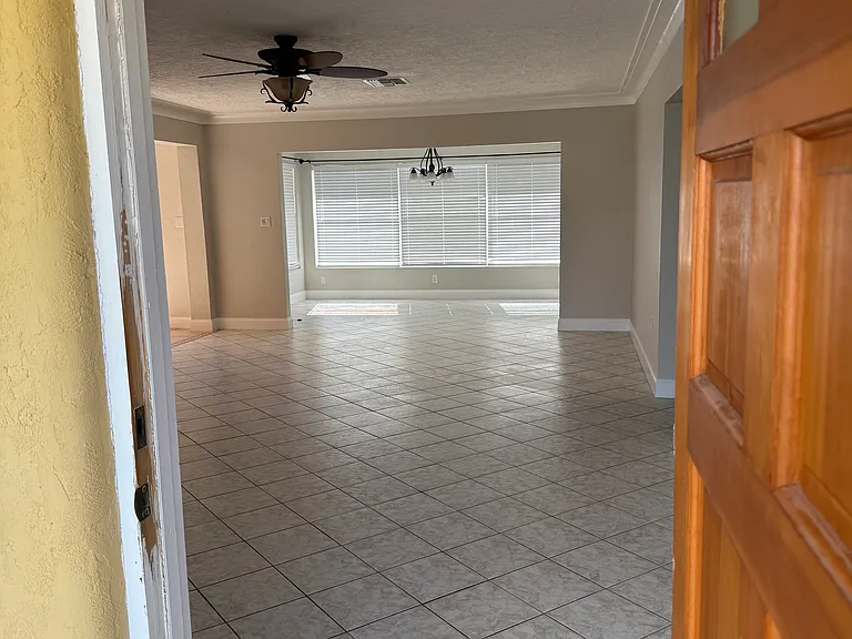 2624 Grove St — Photo 3