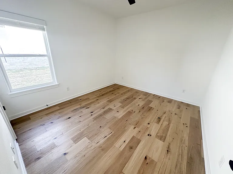1751 W Holly St — Photo 10