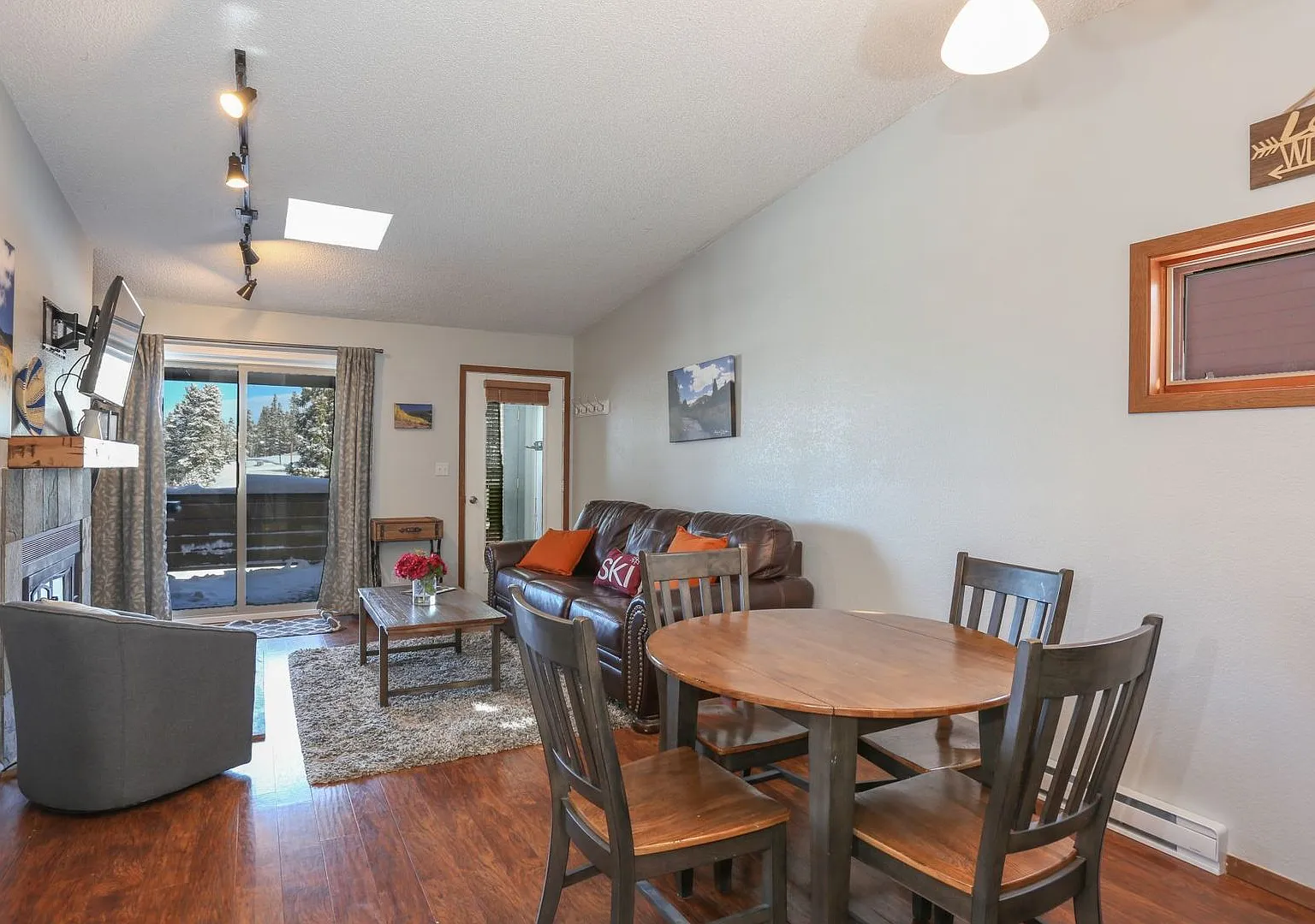 Price Reduced: 2 Bedroom on Baldy Mountain overlooking Breckenridge. Steps to the bus stop! Great... — Photo 4