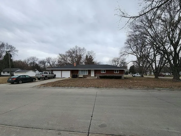 101 S 1st St, Loup City, NE 68853