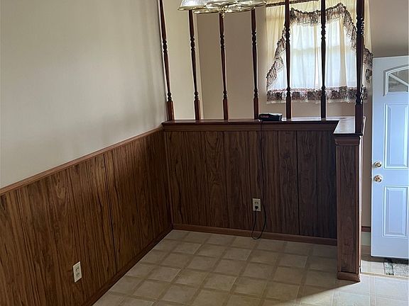 4th image of 746 Whipple Ave